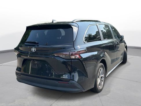 Used 2024 Toyota Sienna XLE FWD image 6