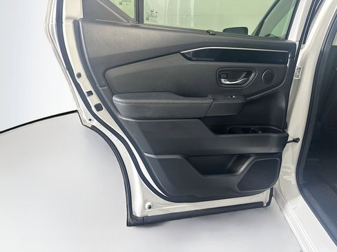 Used 2025 Honda Pilot EX-L image 27