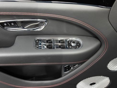 Certified 2025 Bentley Bentayga AWD/4WD image 24