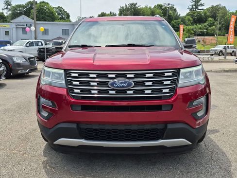 Used 2017 Ford Explorer XLT AWD/4WD image 3