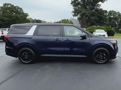 Used 2026 Kia Carnival FWD image 9