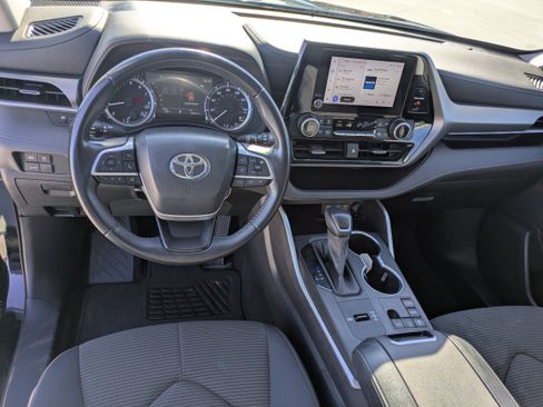 Certified 2023 Toyota Highlander LE image 15