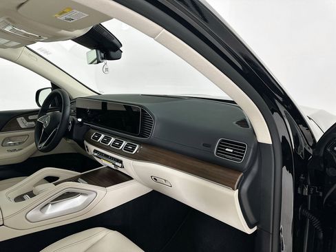 New 2026 Mercedes-Benz GLS 450 4MATIC image 34