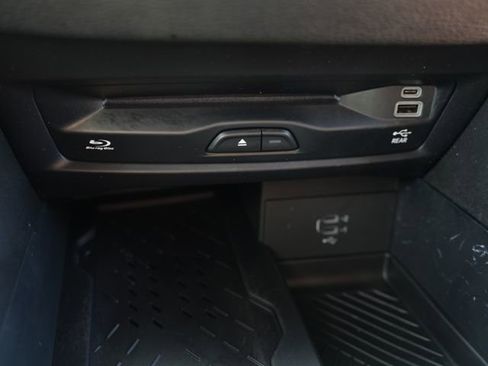 Used 2026 Chrysler Pacifica Pinnacle AWD/4WD image 40