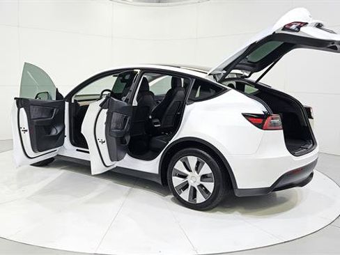 Used 2021 Tesla Model Y Long Range AWD/4WD image 31