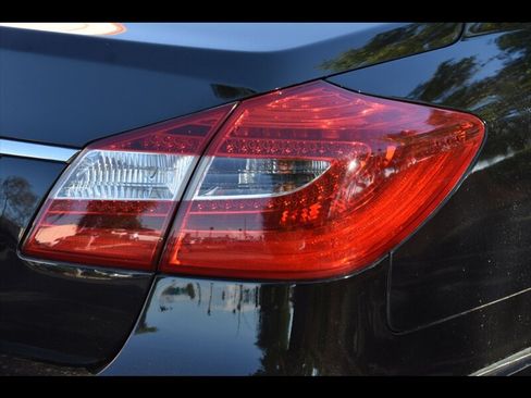 Used 2013 Hyundai Genesis 3.8 w/ Technology Pkg RWD image 50