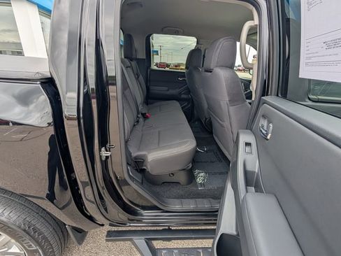 Used 2022 Nissan Frontier SV RWD image 5
