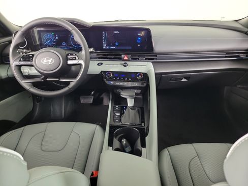 New 2025 Hyundai Elantra Limited image 4