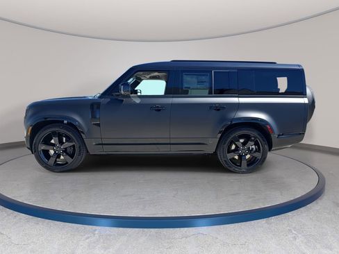 New 2026 Land Rover Defender 130 X-Dynamic SE image 8