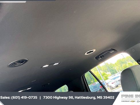 Used 2023 Chevrolet Traverse LT FWD image 16