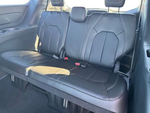 New 2026 Chrysler Pacifica Select AWD/4WD image 11