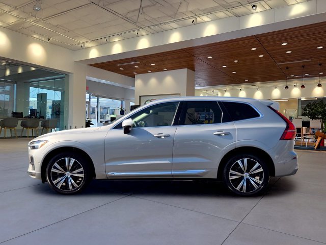 Certified 2023 Volvo XC60 B5 Ultimate FWD image 2