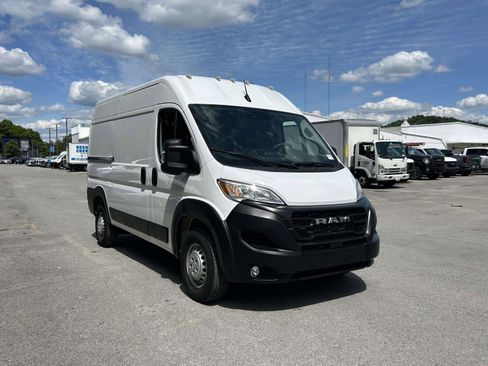 Used 2024 RAM ProMaster 2500 w/ Convenience Group FWD image 1