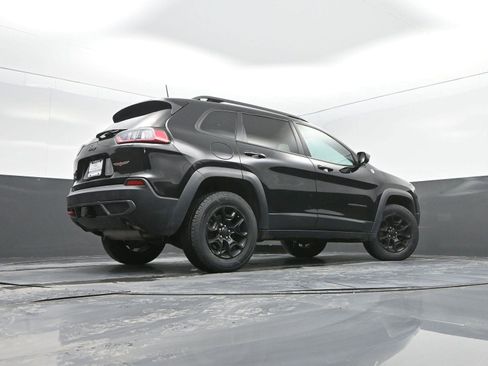 Used 2019 Jeep Cherokee Trailhawk w/ Cold Weather Group image 32