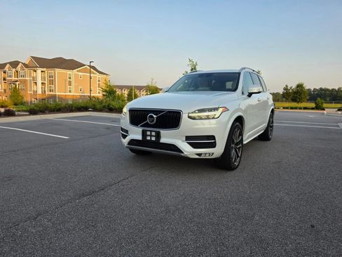 Used 2018 Volvo XC90 T6 Momentum w/ Convenience Package AWD/4WD image 3