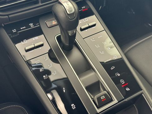 Certified 2023 Porsche Macan Turbo AWD/4WD image 24