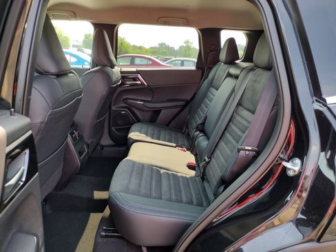 New 2025 Mitsubishi Outlander SE image 7