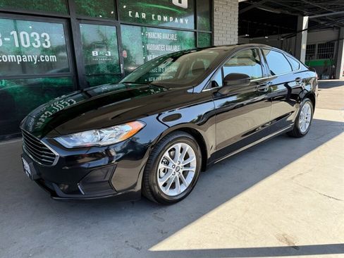 Used 2020 Ford Fusion SE image 1