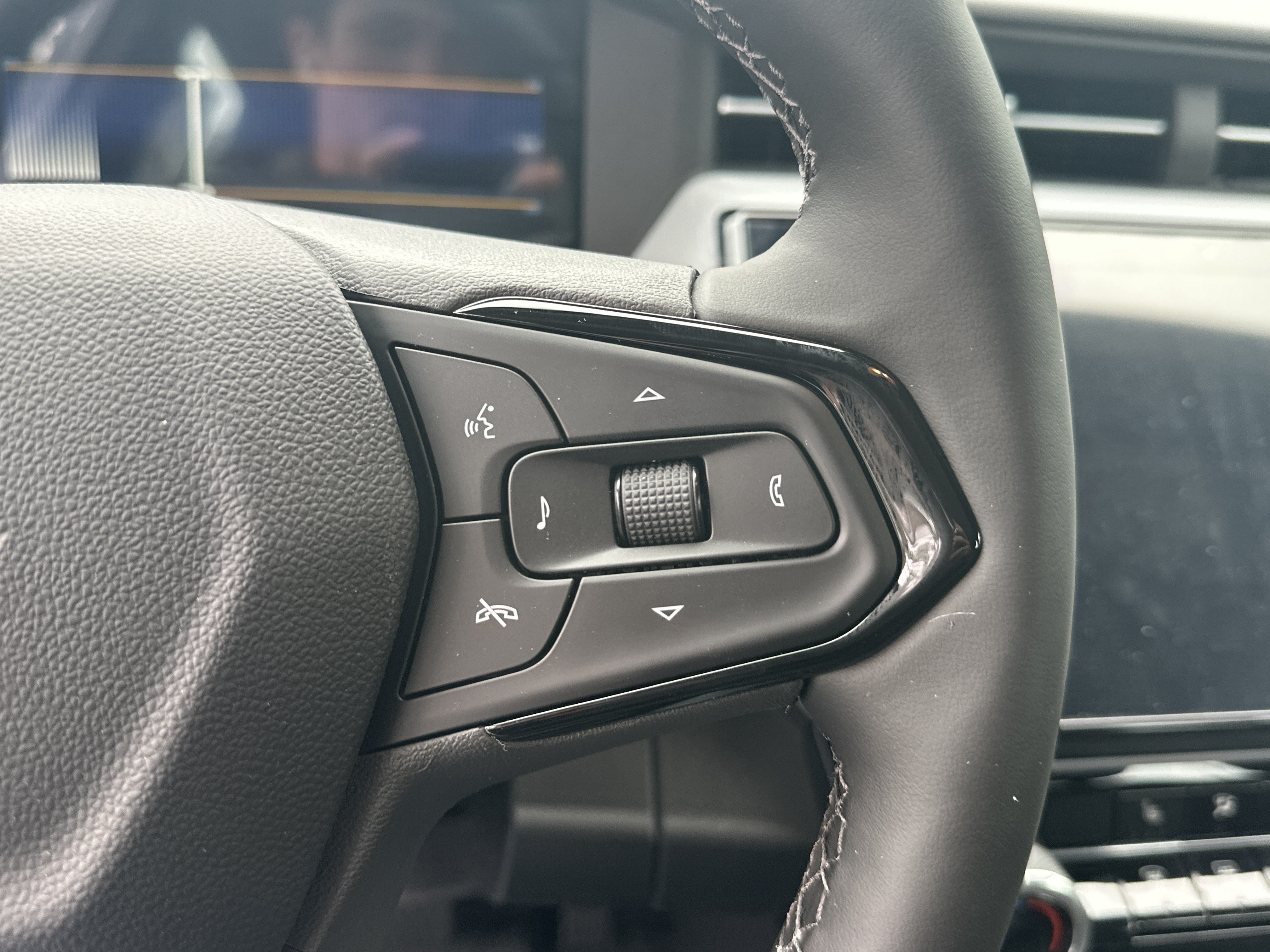New 2027 Chevrolet Bolt LT w/ Comfort Package FWD image 25