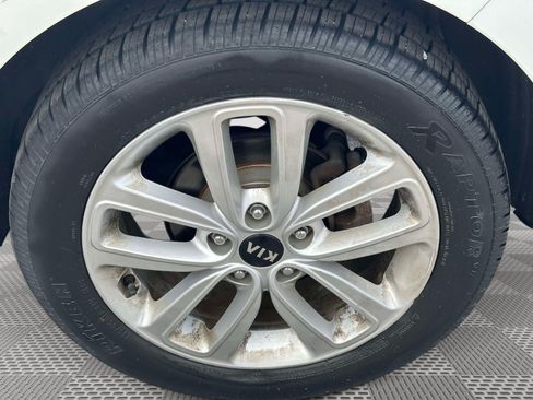 Used 2018 Kia Soul + FWD image 32