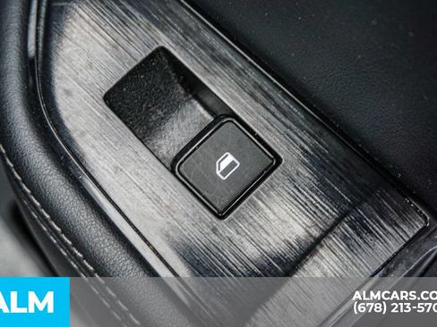 Used 2025 Nissan Rogue SV FWD image 53