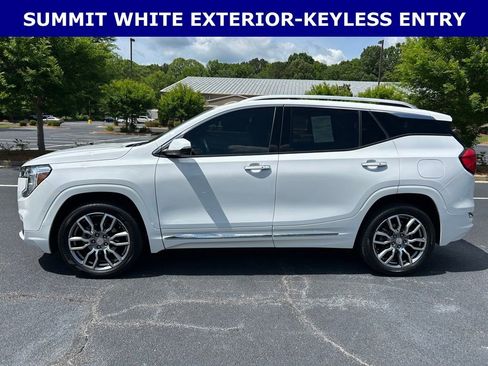 Used 2022 GMC Terrain Denali w/ Denali Premium Package AWD/4WD image 8