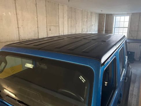 Used 2022 Jeep Wrangler Unlimited Sport image 3