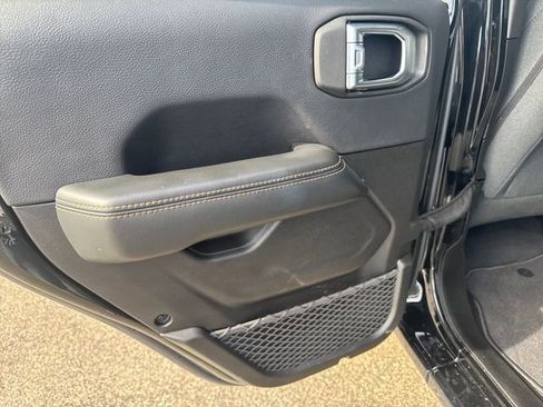 Used 2025 Jeep Wrangler Unlimited Sahara w/ Safety Group image 43