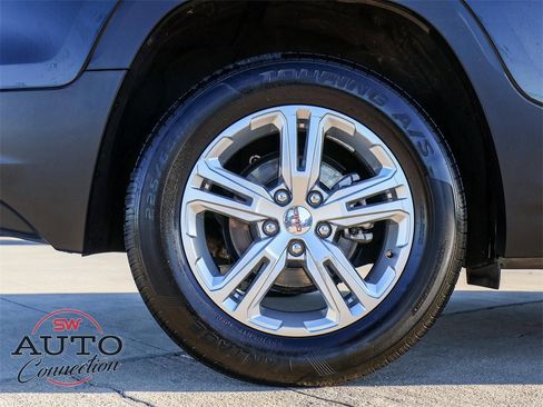 Used 2024 GMC Terrain SLE image 9