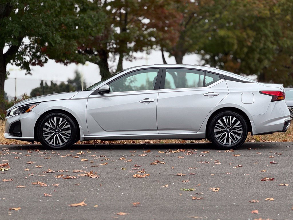Used 2024 Nissan Altima 2.5 SV w/ SV Premium Package FWD image 4