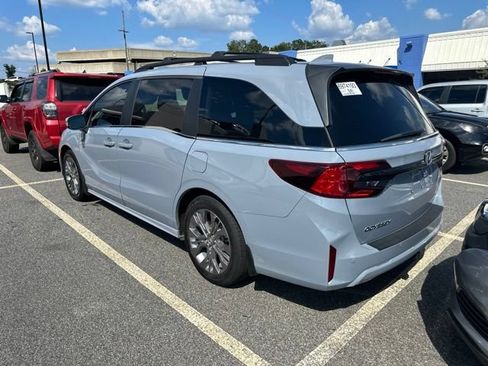Used 2025 Honda Odyssey Touring image 4