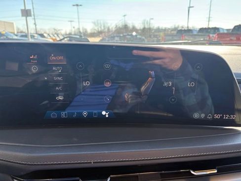 Used 2024 Cadillac XT4 Premium Luxury image 17