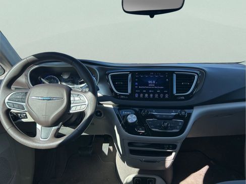 Certified 2017 Chrysler Pacifica Touring Plus w/ Security Group image 10