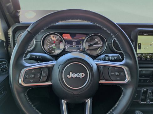Used 2022 Jeep Wrangler Unlimited Sahara image 29