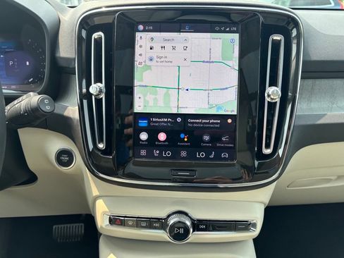 Certified 2023 Volvo XC40 B5 Plus w/ Climate Package AWD/4WD image 9