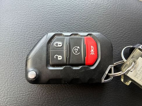 Used 2025 Jeep Wrangler Unlimited Sahara AWD/4WD image 21