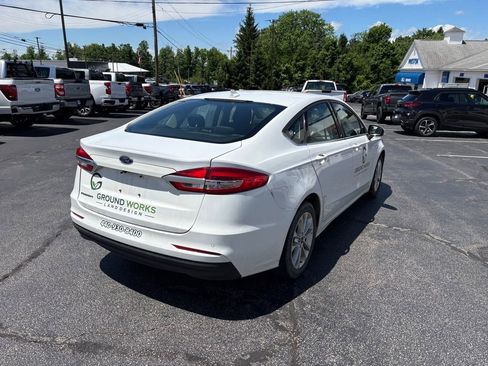 Used 2020 Ford Fusion SE FWD image 4