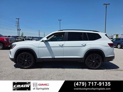 Used 2024 Volkswagen Atlas SE w/ Black Wheel Package FWD image 11