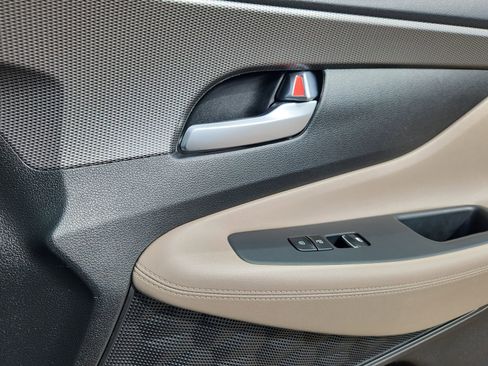 Used 2019 Hyundai Santa Fe SE image 16