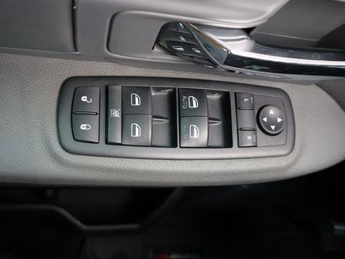 Used 2015 RAM 2500 SLT image 17