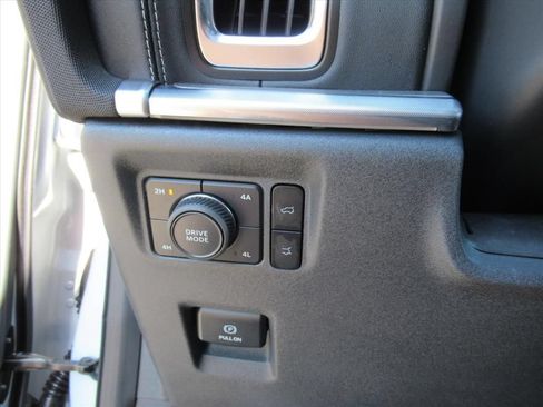 Used 2025 Ford Expedition Platinum AWD/4WD image 22