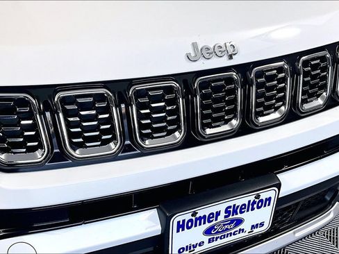 Used 2025 Jeep Compass Limited AWD/4WD image 29