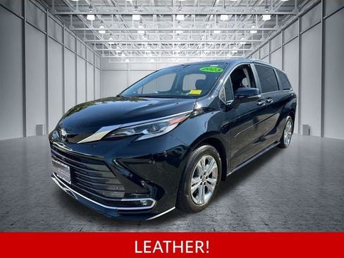 Used 2023 Toyota Sienna Platinum AWD/4WD image 11