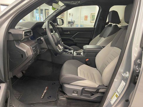 Used 2025 Toyota Tacoma TRD Off-Road image 10