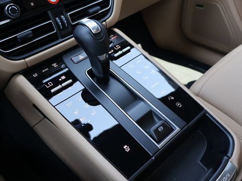 Used 2026 Porsche Macan AWD/4WD image 20