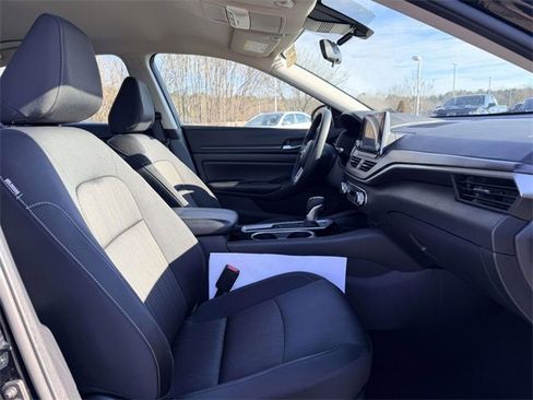 Used 2024 Nissan Altima 2.5 SV image 10
