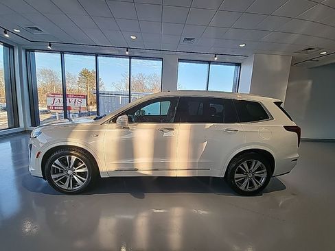 Used 2020 Cadillac XT6 Premium Luxury image 3