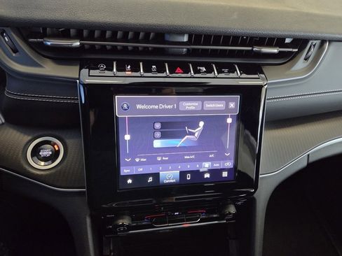 Used 2025 Jeep Grand Cherokee Laredo X image 41