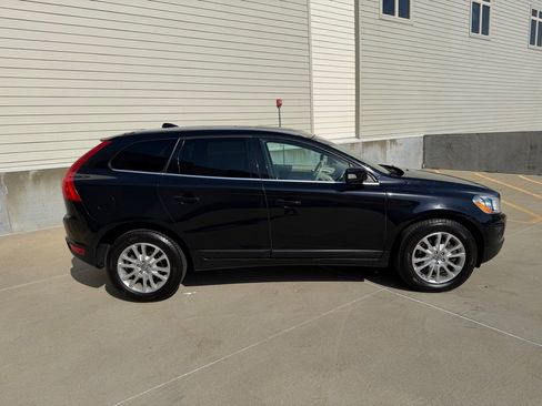 Used 2010 Volvo XC60 T6 AWD/4WD image 2
