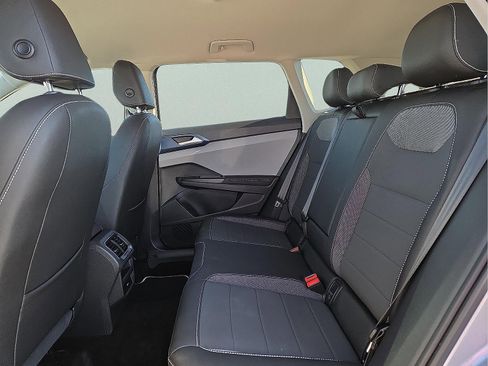 Used 2024 Volkswagen Taos SE image 10